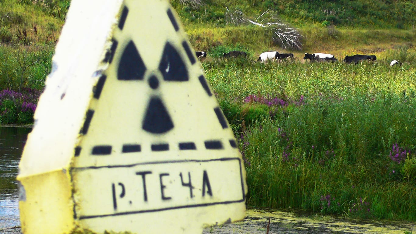 Ein Warnschild nahe der Atomanlage Majak im Ural.