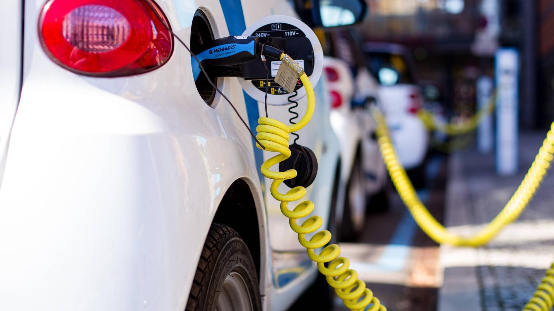 E-Auto an einer Ladestation