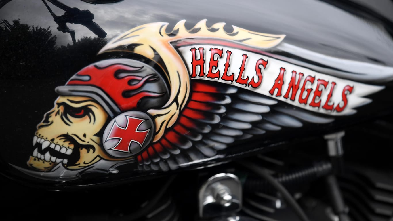 as Hells Angels-Emblem, ein Totenkopf mit Helm und Flügeln. (Symbolfoto)