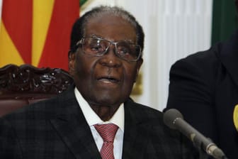 Simbabwes Präsident Robert Mugabe hat seinen Rücktritt verkündet.