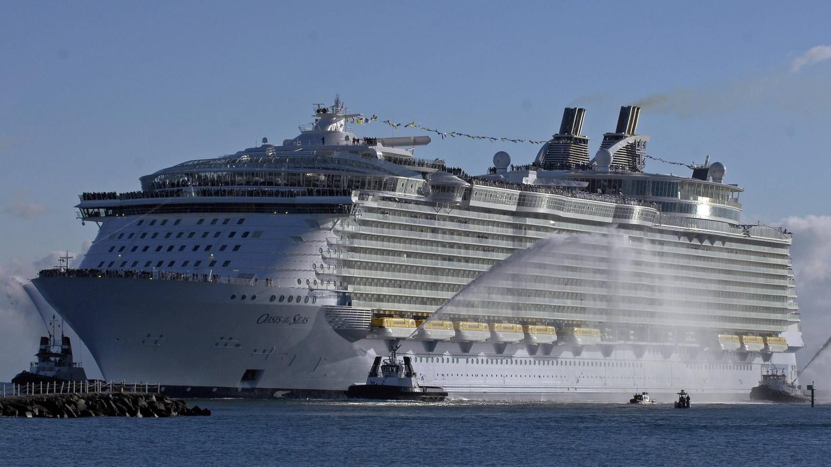 Das zweitgrößte Schiff der Welt, die "Oasis of the seas".