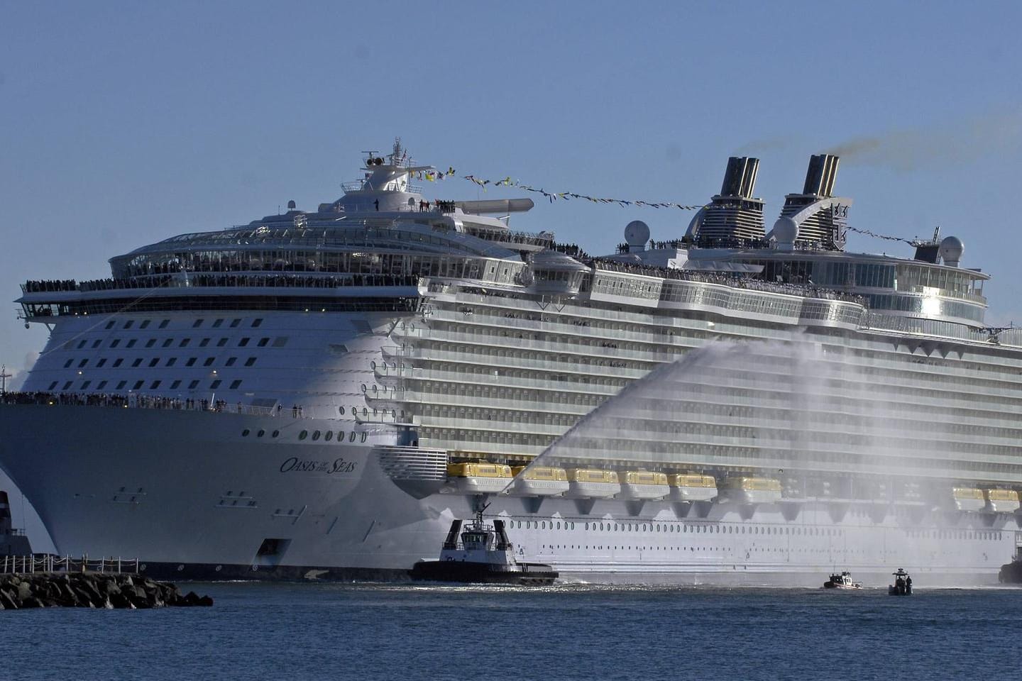 Das zweitgrößte Schiff der Welt, die "Oasis of the seas".