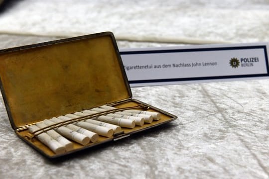 Ein Zigarettenetui aus dem Besitz des Beatles-Musikers John Lennon.