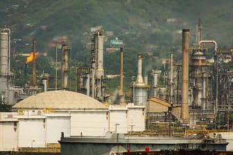 Blick auf die Öl-Raffinerie von Venezuelas staatlichem Erdölkonzern PDVSA in Puerto La Cruz, Venezuela