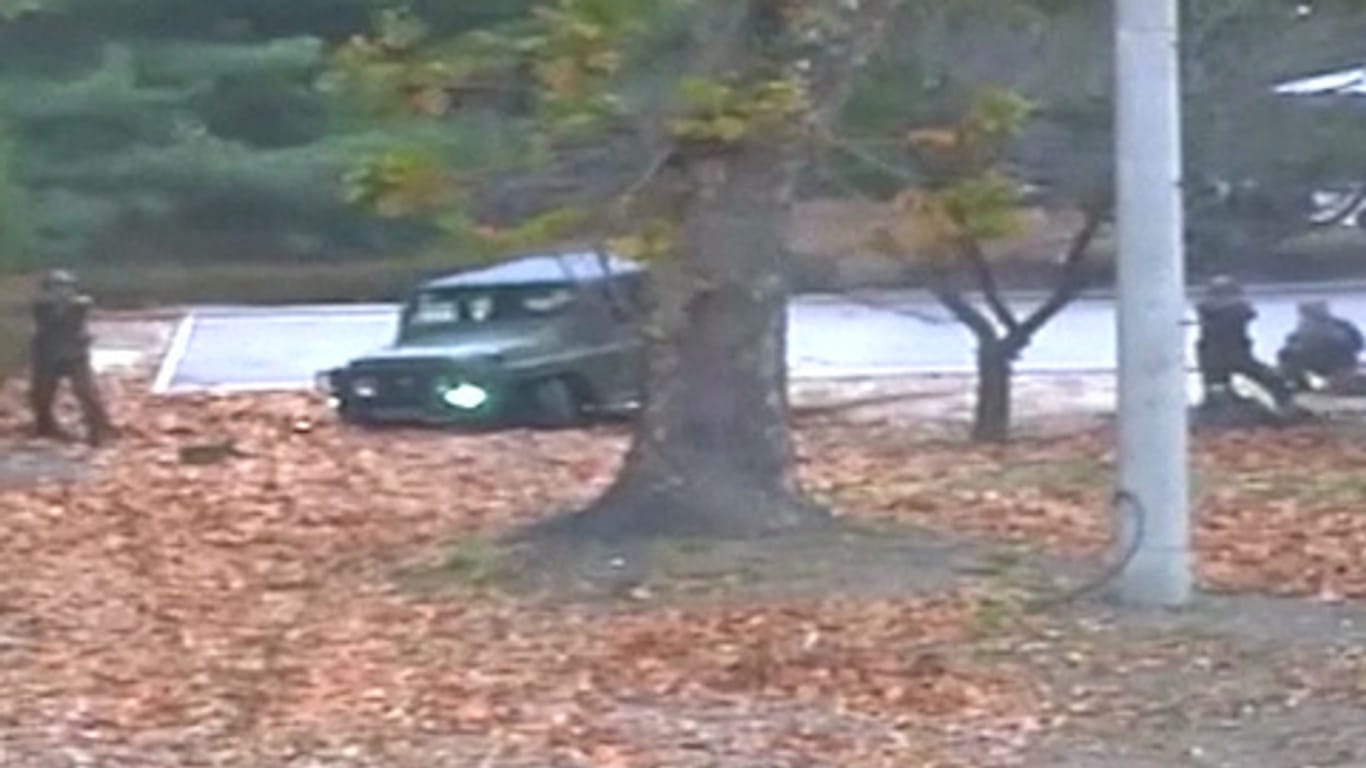 Fluchtversuch: Ein von der UNO veröffentlichtes Video zeigt, wie nordkoreanische Soldaten einen flüchtenden Kameraden anschießen.