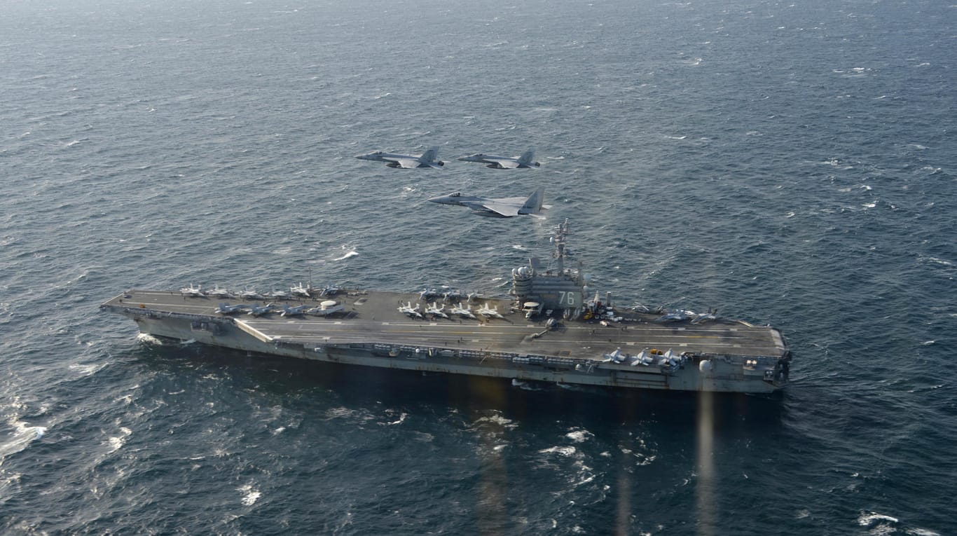 Das abgestürzte Flugzeug soll sich auf dem Weg zum Flugzeugträger "USS Ronald Reagan" befunden haben.