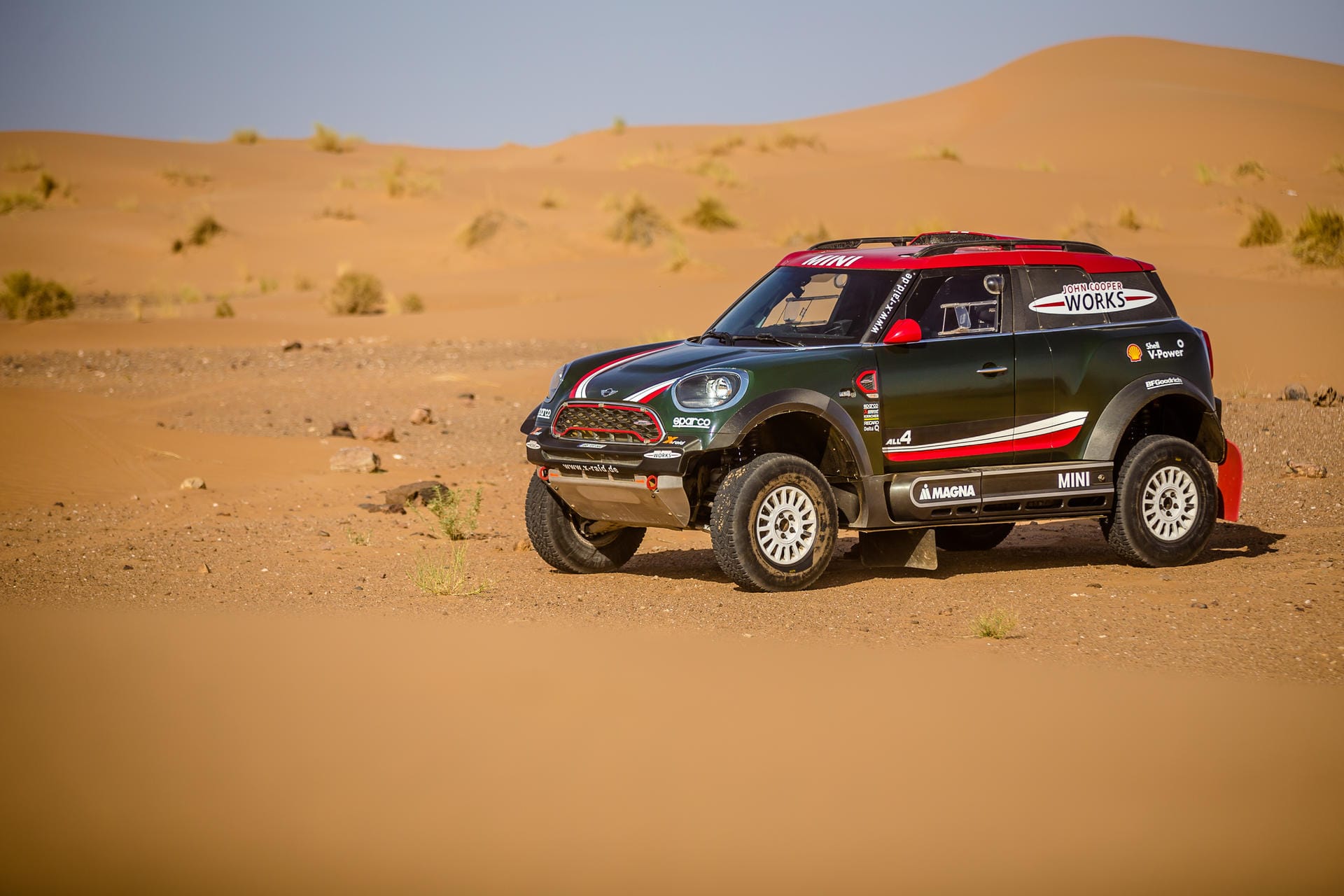 Insgesamt nehmen sieben Fahrzeuge des X-raid Teams an der Rallye Dakar teil, darunter vier Mini John Cooper Works Rally.