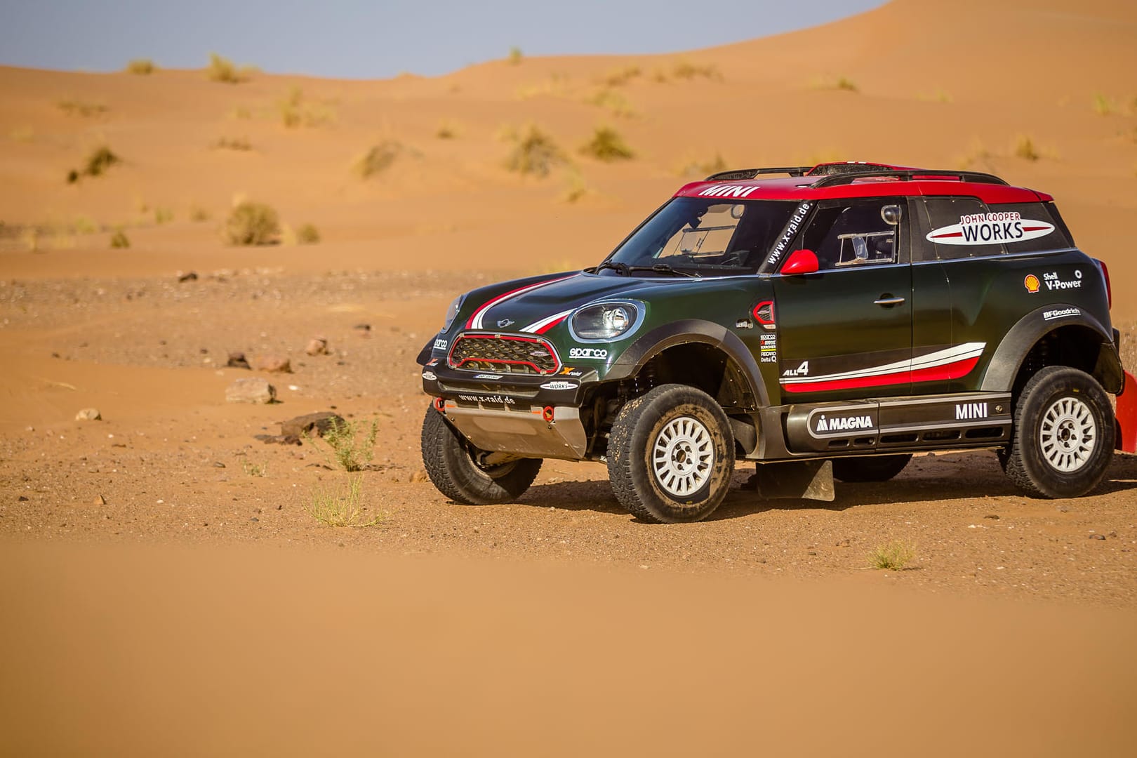Insgesamt nehmen sieben Fahrzeuge des X-raid Teams an der Rallye Dakar teil, darunter vier Mini John Cooper Works Rally.