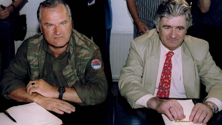 Ratko Mladic und Radovan Karadzic (l.): Karadzic ist bereits 2014 zu 40 Jahren Haft verurteilt worden.