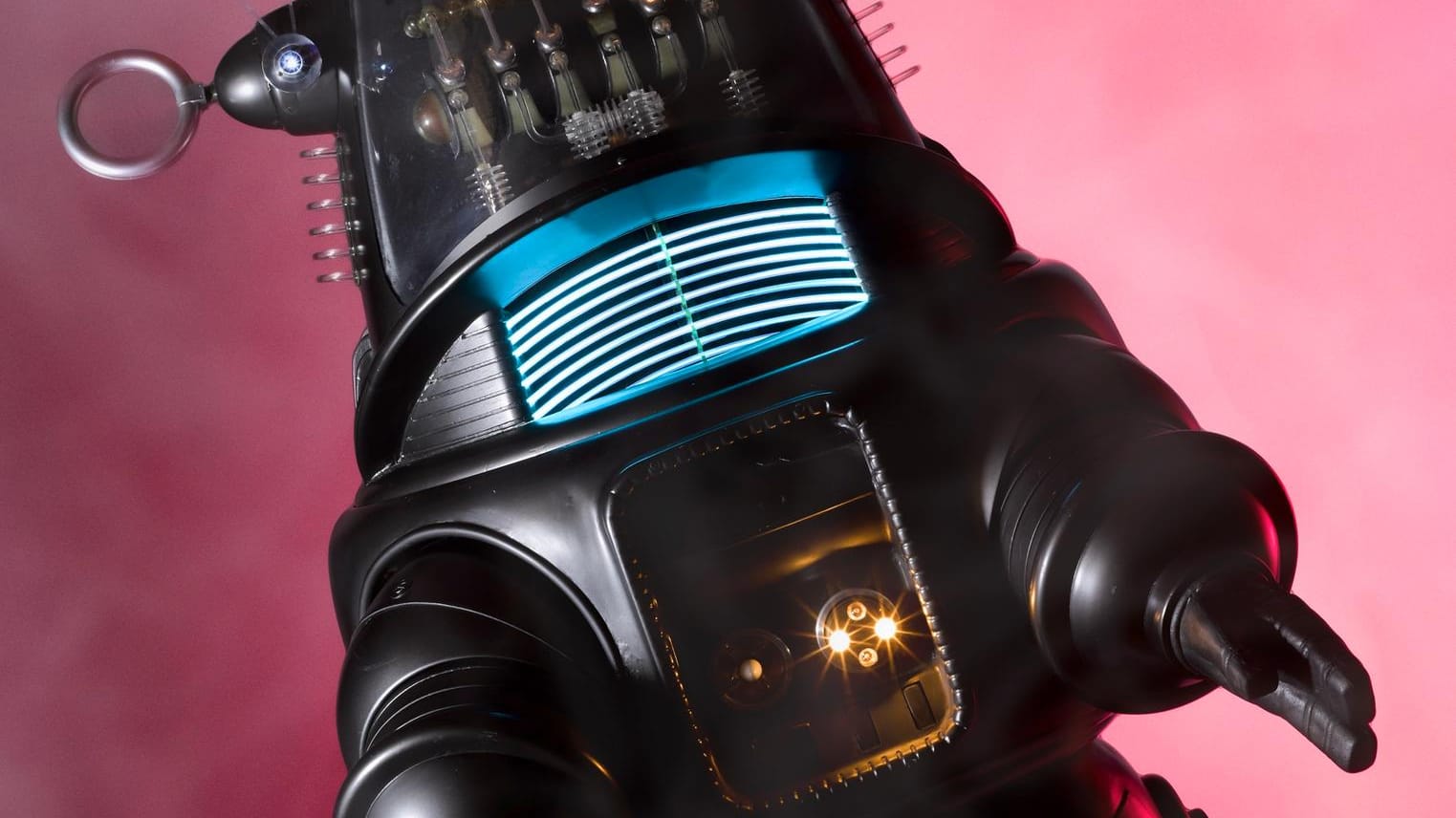 Roboter-Requisite aus dem Science-Fiction-Klassiker "Alarm im Weltall" (1956) Roboter-Requisite aus dem Science-Fiction-Klassiker "Alarm im Weltall" (1956)