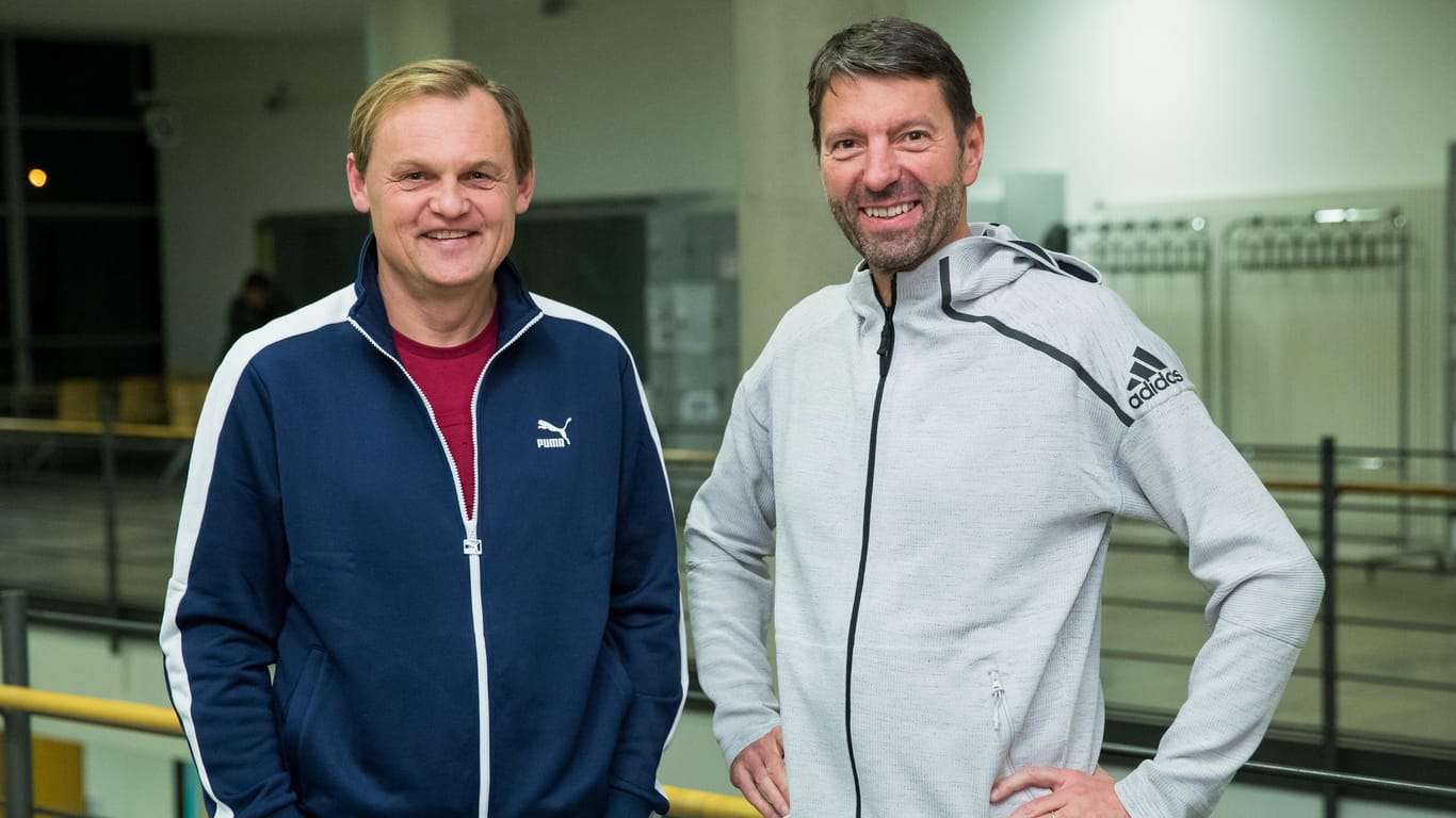 Die Vorstandvorsitzenden von adidas, Kasper Rorsted (r), und Puma, Björn Gulden