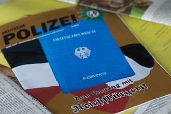 Aufklärungsbroschüre der Gewerkschaft der Polizei: Reichsbürger greifen immer wieder Behördenvertreter an.