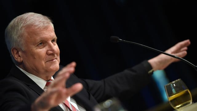 Ministerpräsident Seehofer stellte eine "befriedende" Lösung in Aussicht. Ministerpräsident Seehofer stellte eine "befriedende" Lösung in Aussicht.