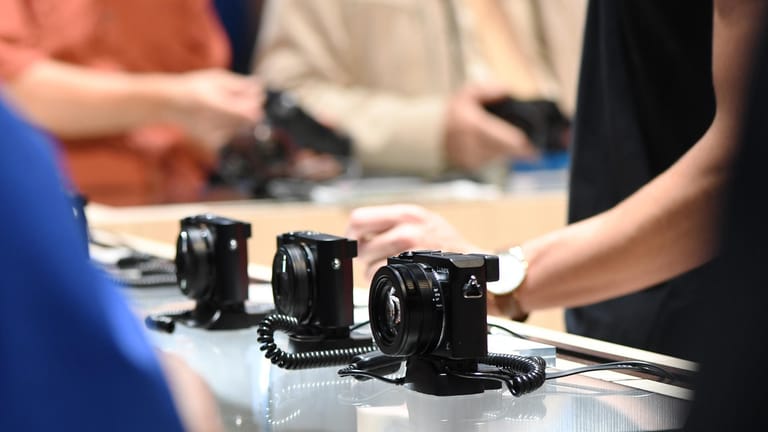 Auch wenn die Konkurrenz durch Smartphones groß ist, bieten Hersteller eine große Auswahl an Kompaktkameras.