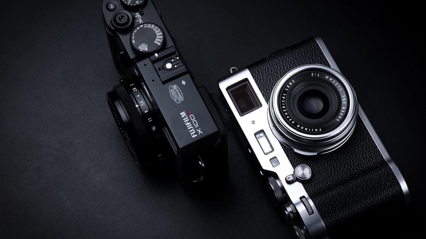 Fujifilm bietet mit dem Modell X100F einen Sensor mit Formfaktor APS-C (23,6 mal 15,6 Millimeter), das ist sonst eher in Spiegelreflex- und Systemkameras zu finden.