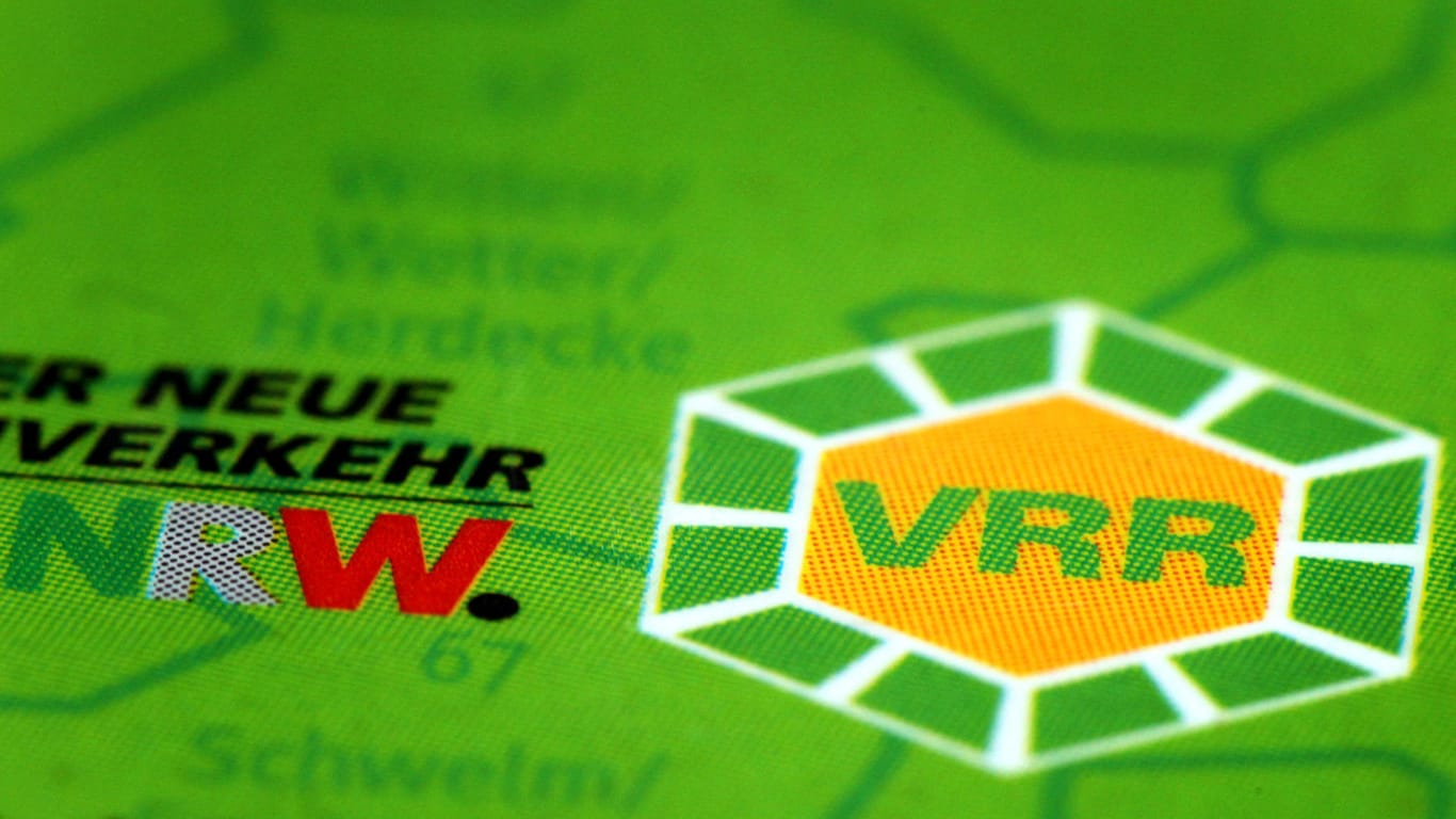 Auf einem Düsseldorfer Ticket steht das Logo des Verkehrsverbundes VRR.