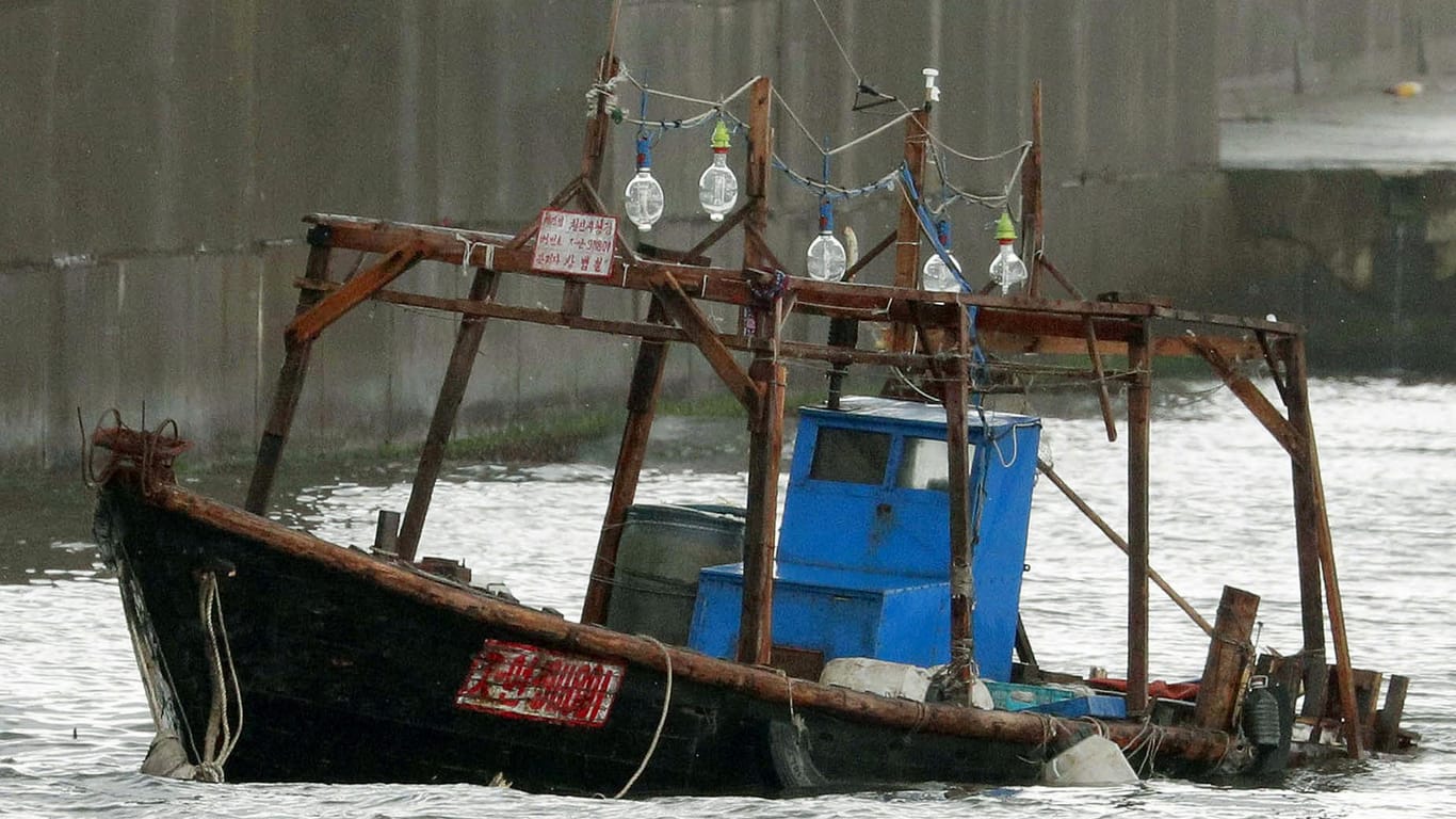 Holzboot der Schiffbrüchigen aus Nordkorea