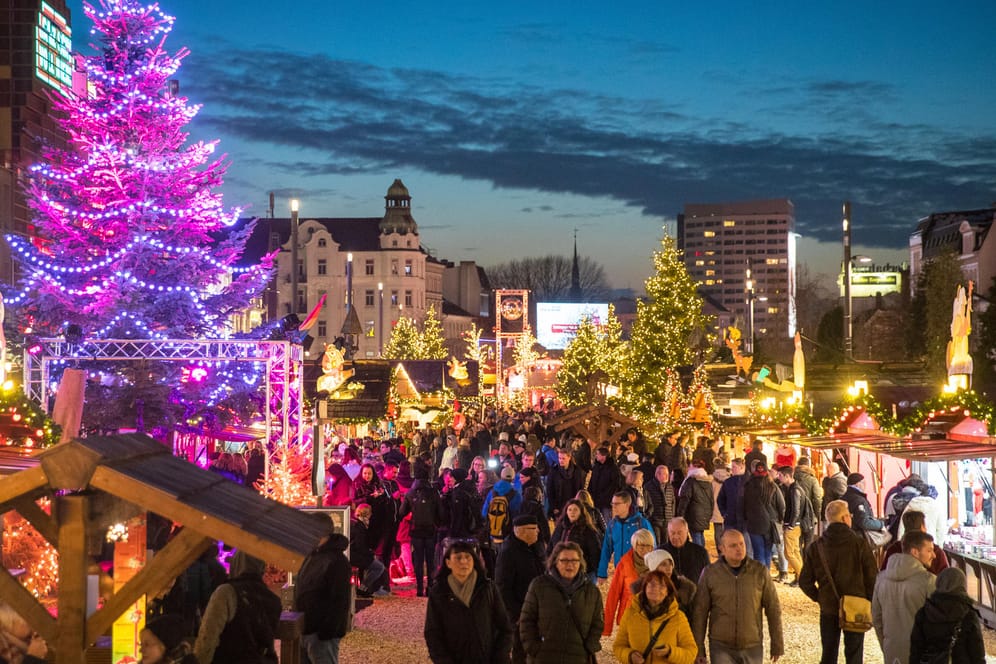 Weihnachtsmarkt in Hamburg: Weihnachtsmärkte sollen auch weiterhin Weihnachtsmärkte genannt werden dürfen, findet t-online.de-Kolumnistin Lamya Kaddor.