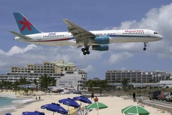 Eine Boeing 757 bei der Landung in St. Maarten: Hacker nehmen diesen Flugzeugtyp ins Visier.
