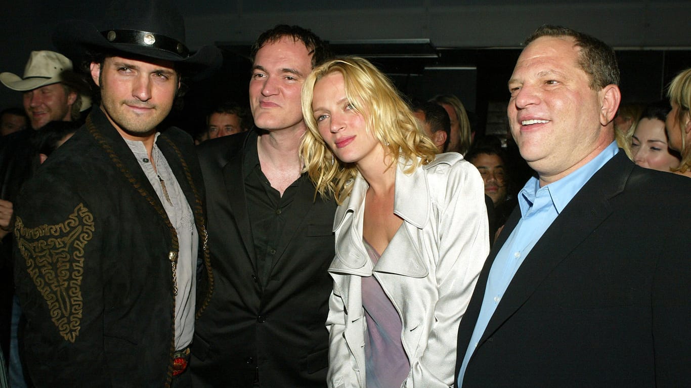 Bei der Premiere von "Kill Bill – Vol. 2" posierte Uma Thurman noch gemeinsam mit Harvey Weinstein (außerdem im Bild Musiker Robert Rodriguez und Regisseur Quentin Tarantino).