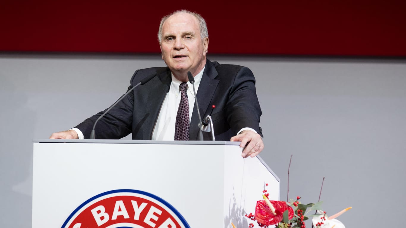 Uli Hoeneß spricht am 25.11.2016 auf der Jahreshauptversammlung des FC Bayern München im Audi Dome in München (Bayern).