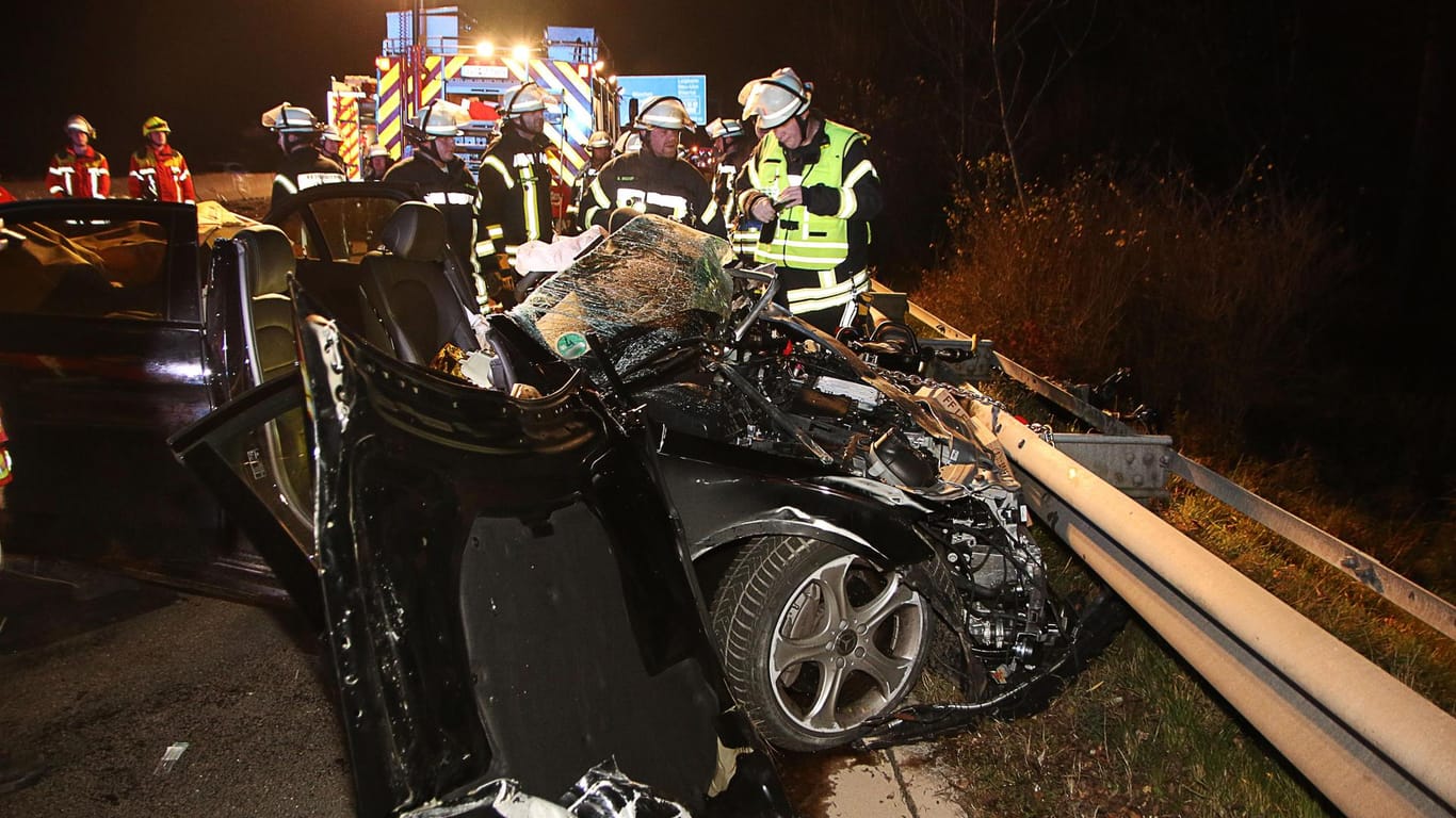 Unfall auf der A8 bei Leipheim: Ein Mann starb, der Geisterfahrer wurde schwer verletzt.