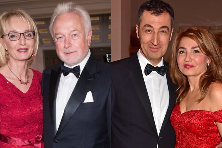 Wolfgang Kubicki mit Ehefrau Annette und Cem Özdemir mit Gattin Pia Castro beim Bundespresseball 2017.