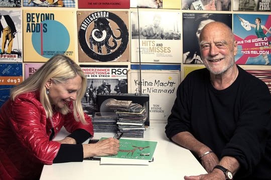 Eva Mair-Holmes und Achim Bergmann leiten den Musikverlag Trikont.