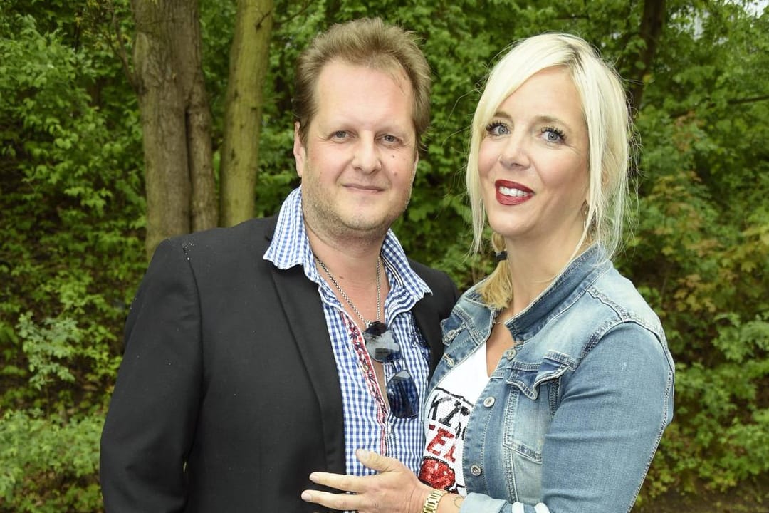 Jens Büchner und Daniela Karabas: Für ein Bild im Höschen erntet der Kultauswanderer seinen Shitstorm.
