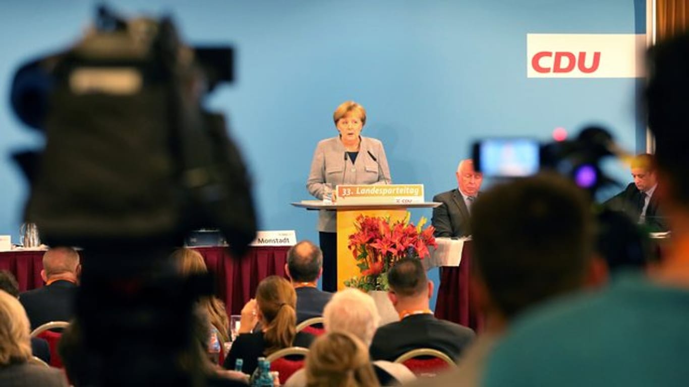Die Politiker hätten von den Wählern das Mandat zu einer Regierungsbildung erhalten, sagt die CDU-Bundesvorsitzende Angela Merkel.