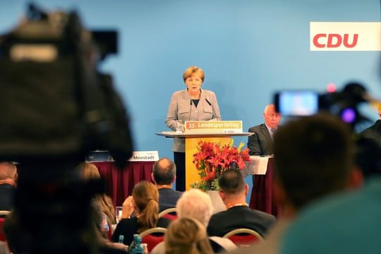 Die Politiker hätten von den Wählern das Mandat zu einer Regierungsbildung erhalten, sagt die CDU-Bundesvorsitzende Angela Merkel.