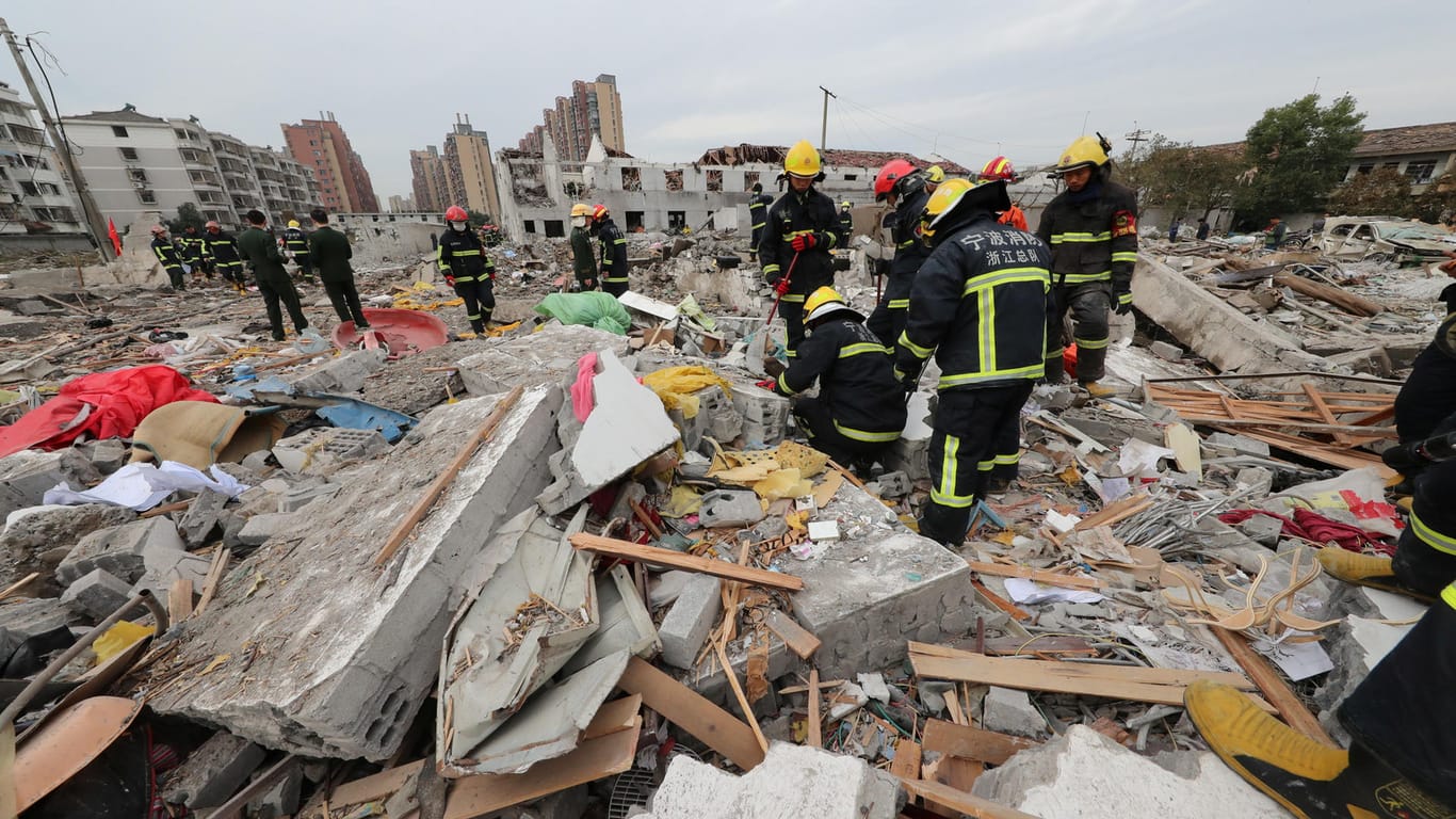 Ningbo in Ostchina: Bei der Explosion wurden mehrere Fabrikgebäude zerstört.