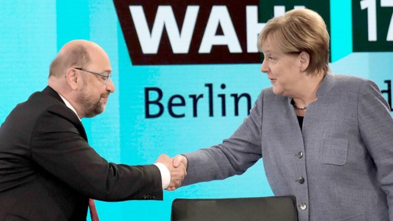 SPD-Chef Schulz ist vom kategorischen Nein zu einer großen Koalition abgerückt und will die Entscheidung über jedwede Regierungsbeteiligung den Parteimitgliedern überlassen.