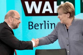 SPD-Chef Schulz ist vom kategorischen Nein zu einer großen Koalition abgerückt und will die Entscheidung über jedwede Regierungsbeteiligung den Parteimitgliedern überlassen.