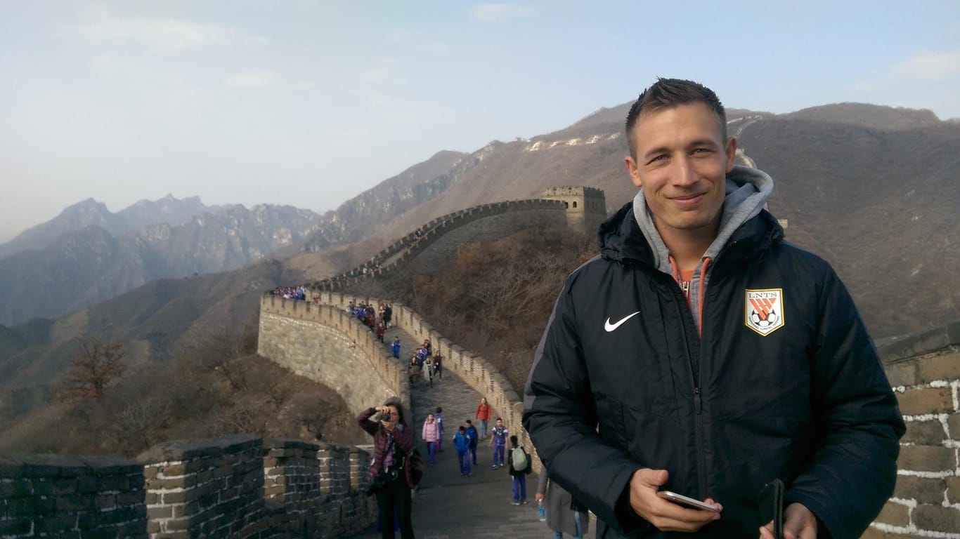 Kevin Stotz auf der Chinesischen Mauer während einer trainingsfreien Phase.