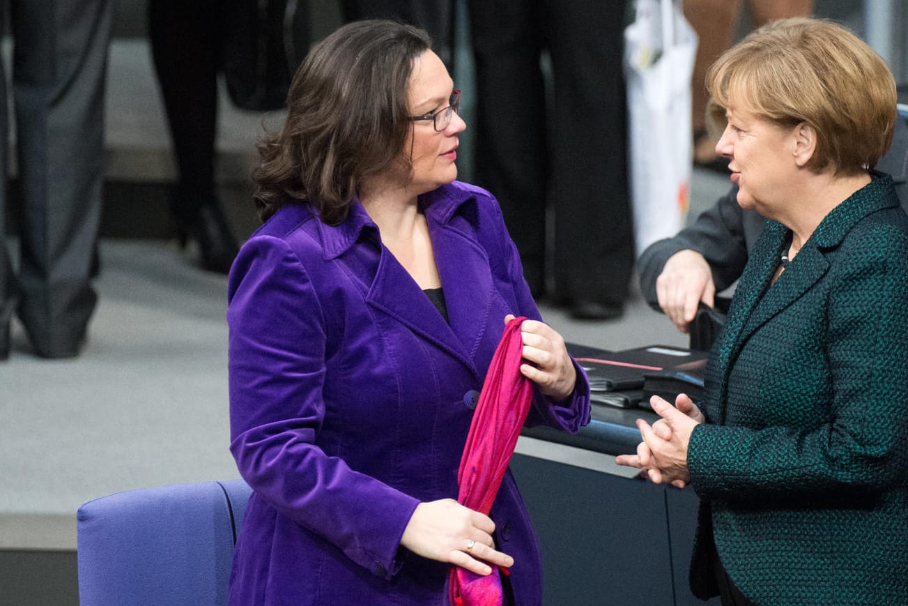 Kanzlerin Merkel und die damalige Arbeitsministerin Nahles im Bundestag: CDU und SPD könnten in einer Neuauflage einer Großen Koalition wieder zusammen regieren.