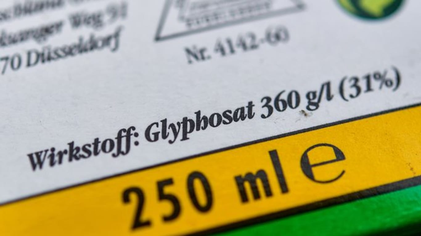 Der Streit über die Neuzulassung ddes Unkrautgiftes Glyphosat zieht sich bereits seit Monaten hin.
