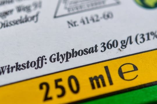 Der Streit über die Neuzulassung ddes Unkrautgiftes Glyphosat zieht sich bereits seit Monaten hin.