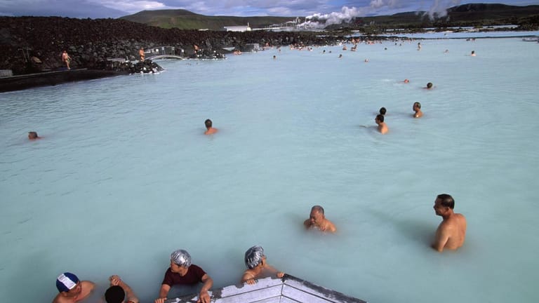 Das Thermalbad "Blau Lagune" hat 1994 in Grindavik (Island) eröffnet und zählte jährlich 50.000 Besucher. Mittlerweile sind es 1,3 Millionen.