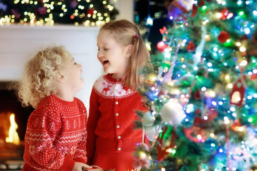 Damit das Weihnachtsfest für die Kinder schön wird, müssen zerstrittene Eltern nicht zwangsläufig gemeinsam feiern.