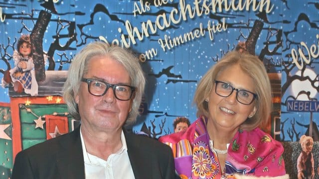 Produzent Fred Steinbach und Filmverleiherin Veronika Morawetz bei der Premiere von "Als der Weihnachtsmann vom Himmel fiel" in Augsburg.