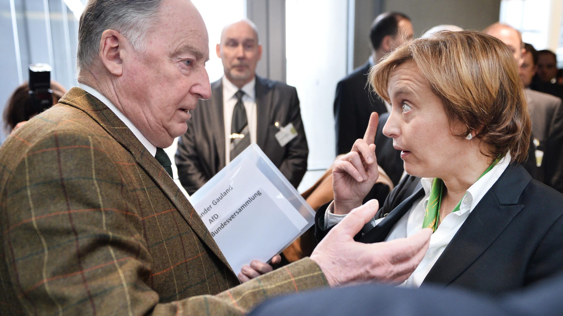 Partei-Vizevorsitzende Beatrix von Storch mit Alexander Gauland: Die Partei müsse sich klarer von Antisemitismus und Rechtsextremismus abgrenzen, sagte sie kürzlich.