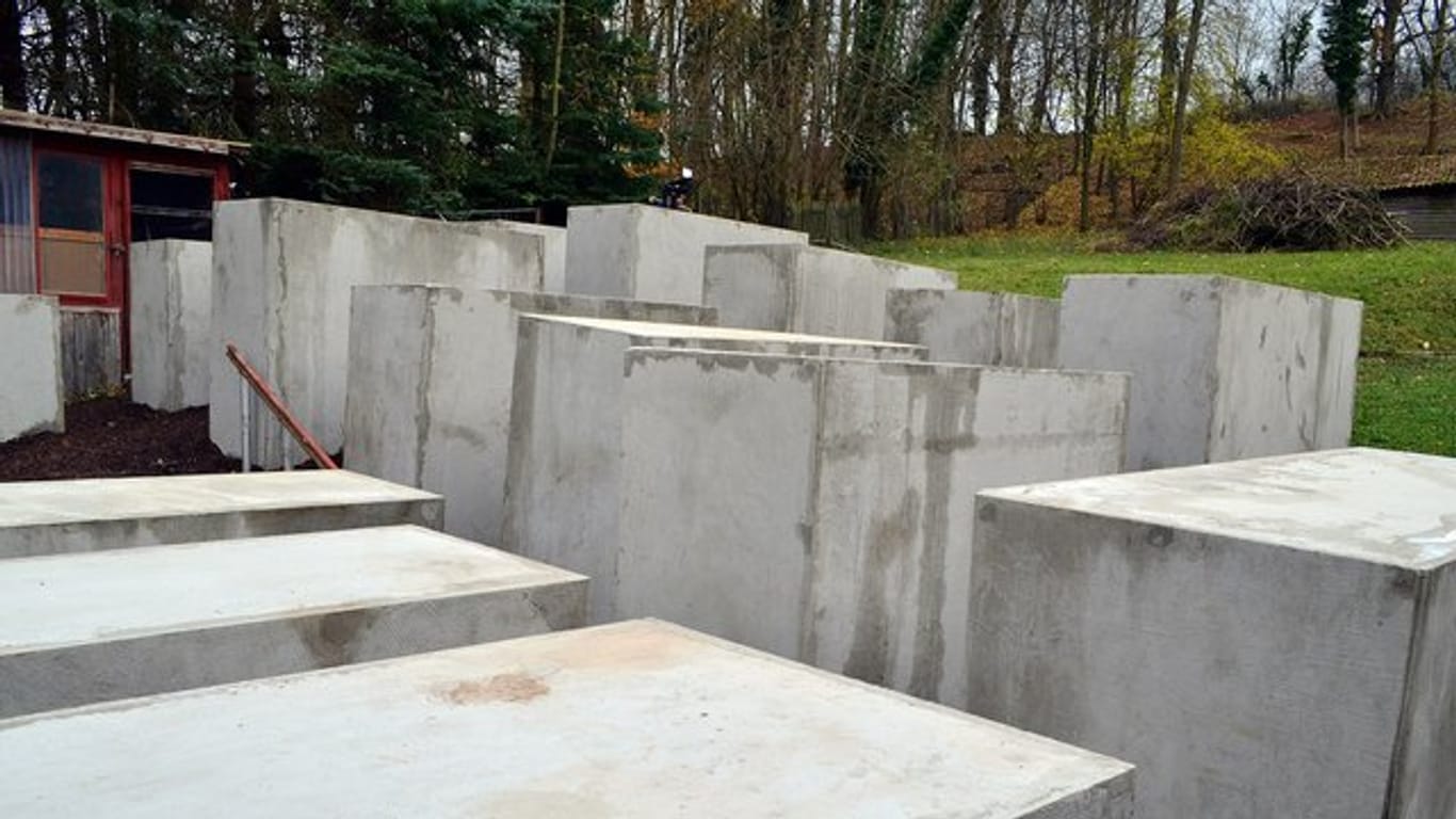 Das Künstlerkollektiv hat in Bornhagen eine Nachbildung des Berliner Holocaust-Mahnmals aufgebaut.