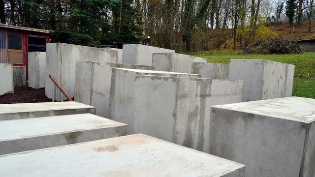 Das Künstlerkollektiv hat in Bornhagen eine Nachbildung des Berliner Holocaust-Mahnmals aufgebaut. Das Künstlerkollektiv hat in Bornhagen eine Nachbildung des Berliner Holocaust-Mahnmals aufgebaut.
