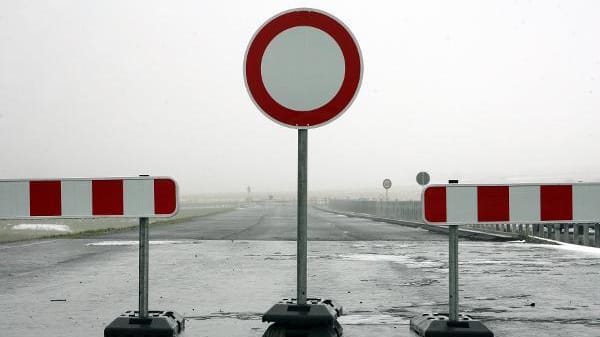 Kein Durchkommen: In Düsseldorf drohen Fahrverbote für Diesel. (Symbolbild)