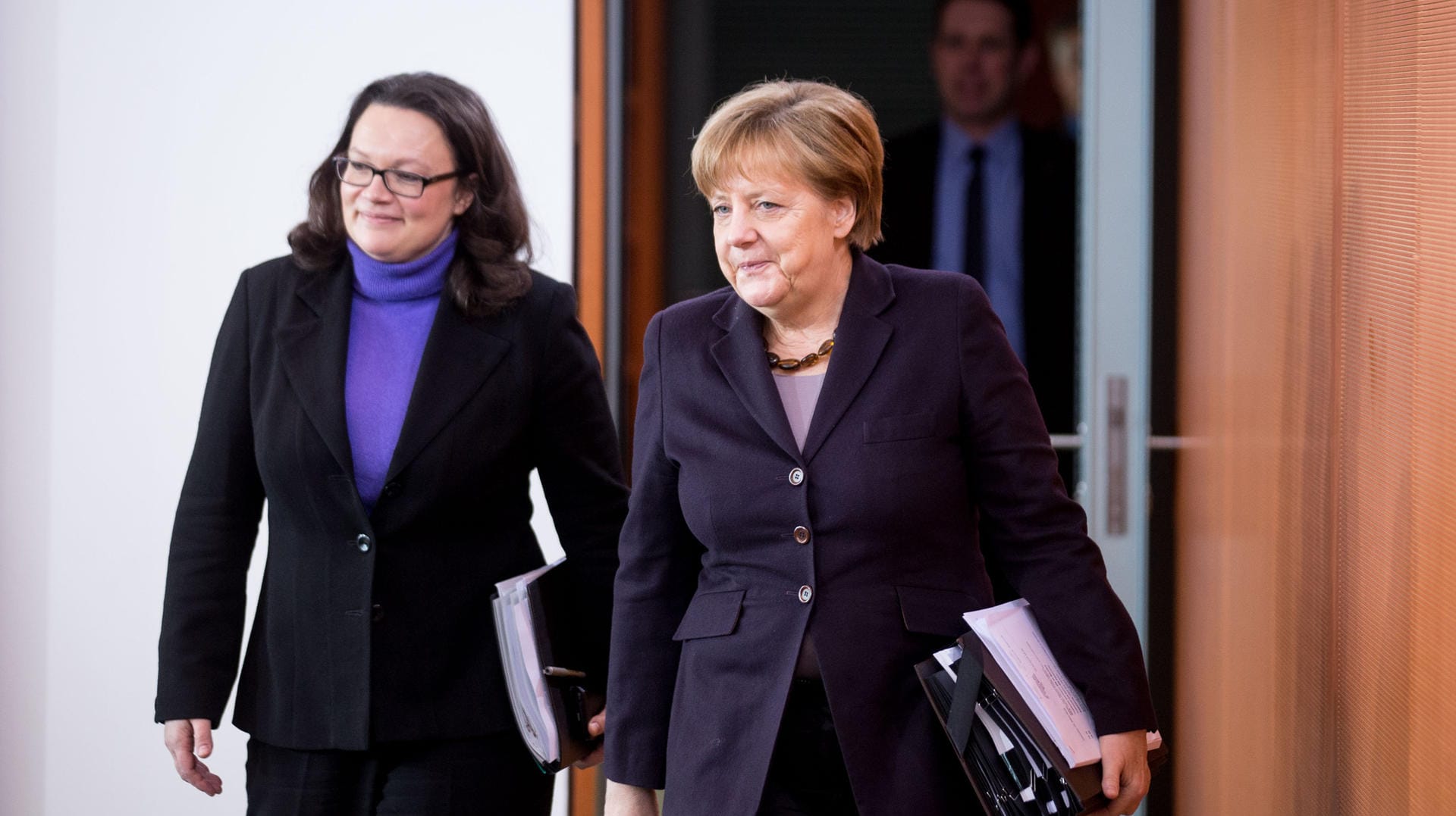 Angela Merkel (CDU) und Andrea Nahles (SPD): Das deutsche "Ja" für einen weiteren Einsatz des umstrittenen Glyphosats sorgt für Unmut bei den Sozialdemokraten. Angela Merkel (CDU) und Andrea Nahles (SPD): Das deutsche "Ja" für einen weiteren Einsatz des umstrittenen Glyphosats sorgt für Unmut bei den Sozialdemokraten.