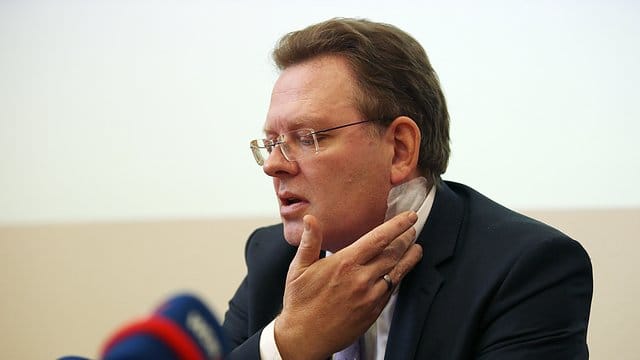 Andreas Hollstein bei einer Pressekonferenz im Rathaus.