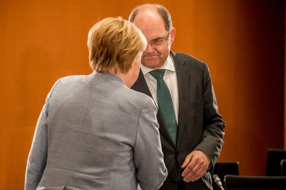 Bundeskanzlerin Angela Merkel und Minister Christian Schmidt im Kanzleramt.