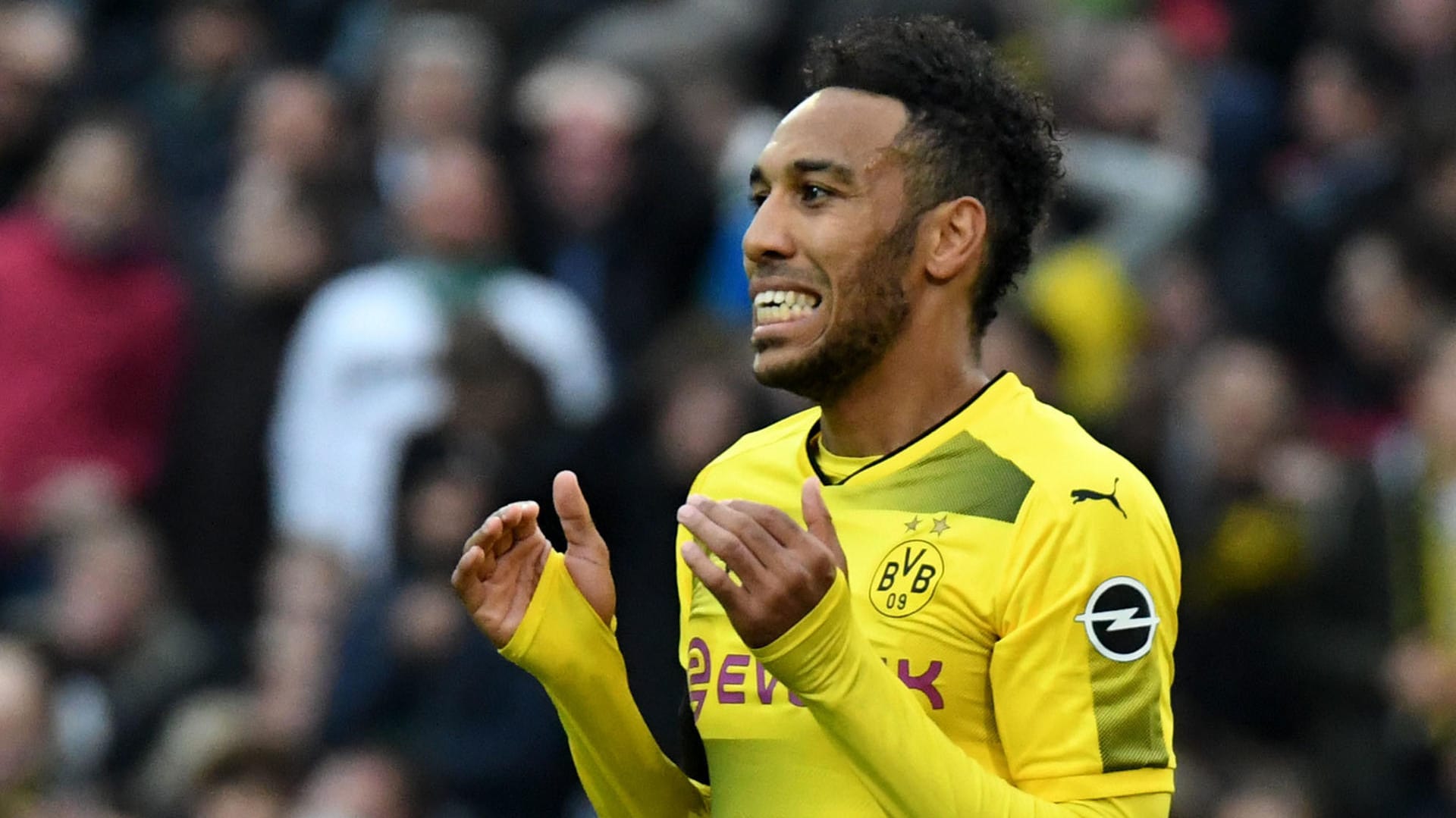 Pierre-Emerick Aubameyang von Borussia Dortmund flog im Derby vom Platz. Pierre-Emerick Aubameyang von Borussia Dortmund flog im Derby vom Platz.