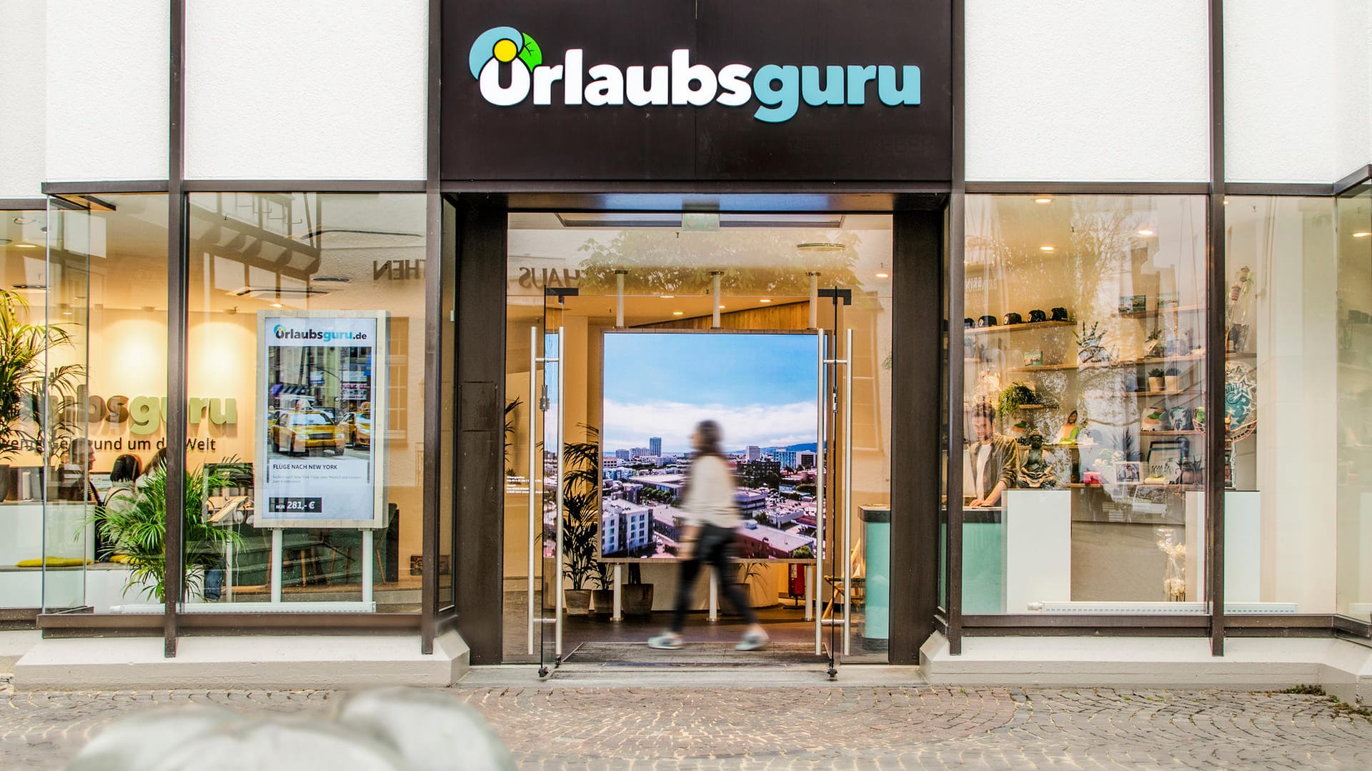 Der Urlaubsguru-Store in Unna von außen: Hier findet oft «betreutes Buchen» statt – Urlauber finden im Internet ein Schnäppchen, wollen es aber nicht selbst online buchen.